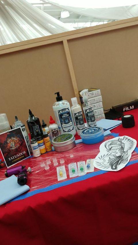 Kartuše sa varnicom u Expo Tattoo Teotihuacan 2019
